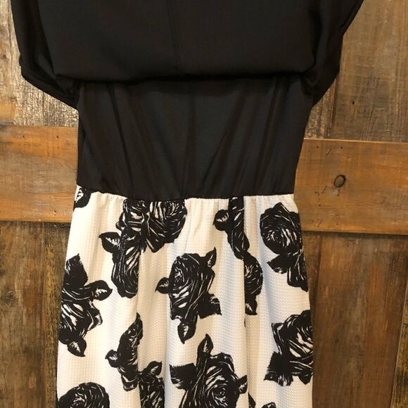 Sami & Jo Sz S Black Sleeveless Flowy Large Floral Rose Summer Dress - Picture 6 of 6